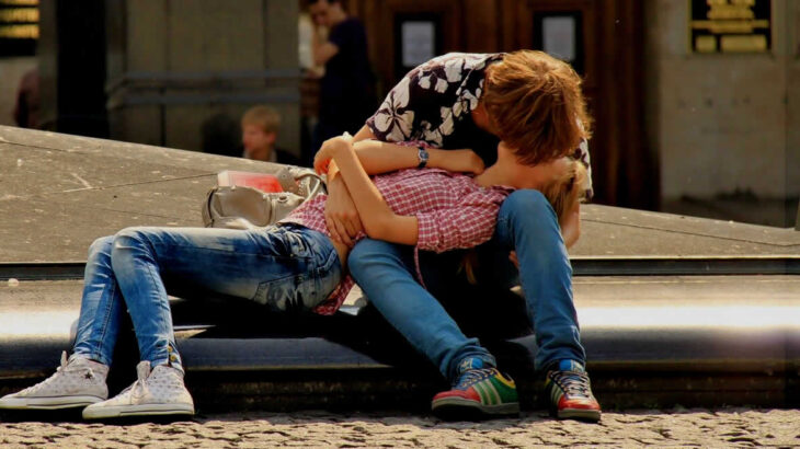 Kissing in Russia